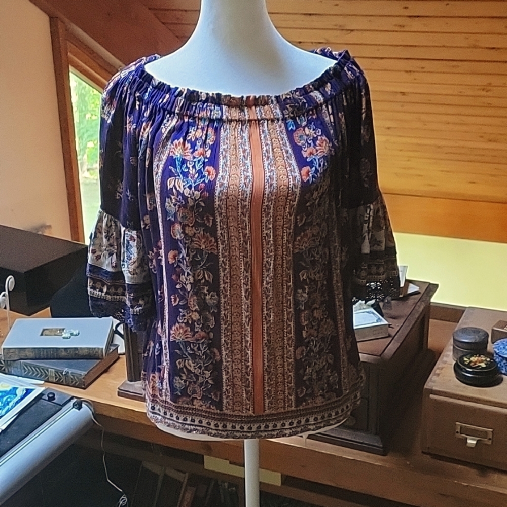 Off he shoulder Bell Sleeve Top